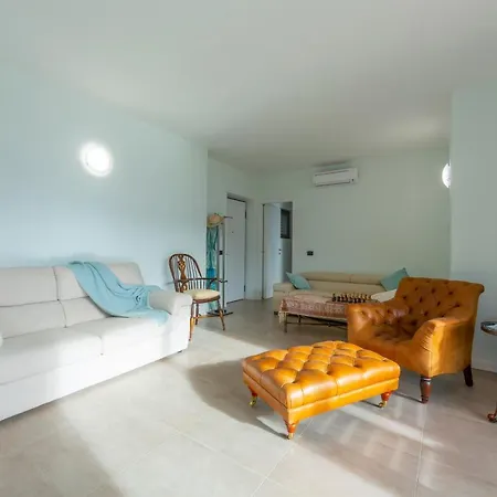 Beautiful 5 Bdrm Modern Penthouse Appartement Mezzegra