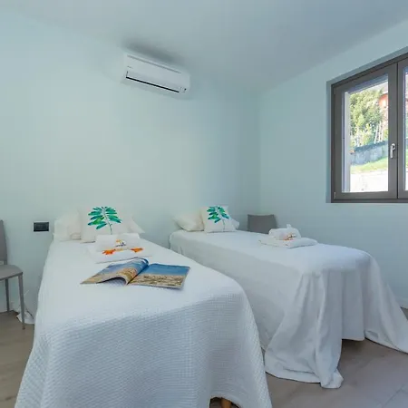 Beautiful 5 Bdrm Modern Penthouse Appartement Mezzegra