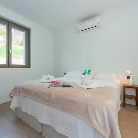 Beautiful 5 Bdrm Modern Penthouse Apartment Mezzegra
