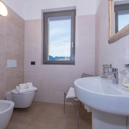 Beautiful 5 Bdrm Modern Penthouse Apartment