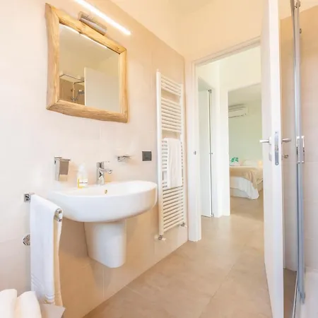 Beautiful 5 Bdrm Modern Penthouse Apartman *