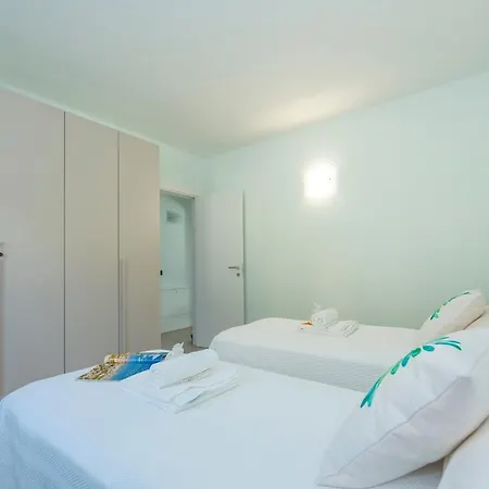 Beautiful 5 Bdrm Modern Penthouse Appartement Mezzegra